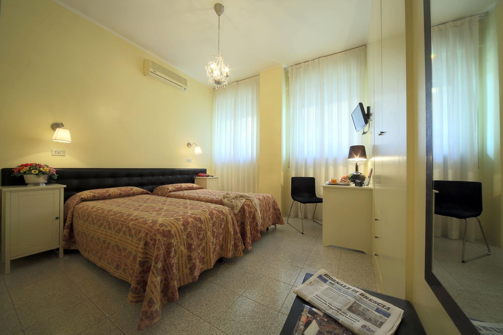 Hotel Cristallo Brescia Esterno foto