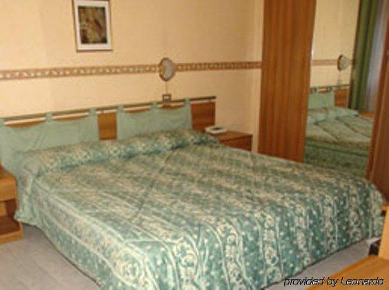 Hotel Cristallo Brescia Camera foto